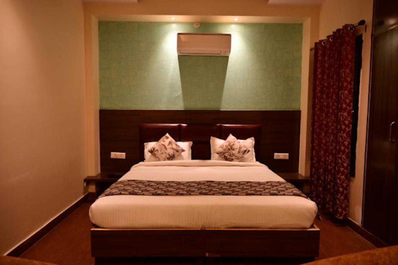 Hotel Gayatri Palace Лакхнау Екстер'єр фото