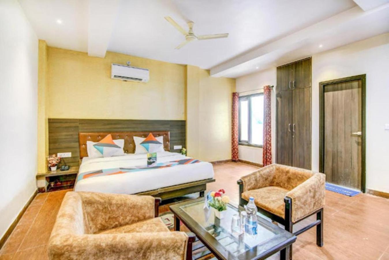 Hotel Gayatri Palace Лакхнау Екстер'єр фото