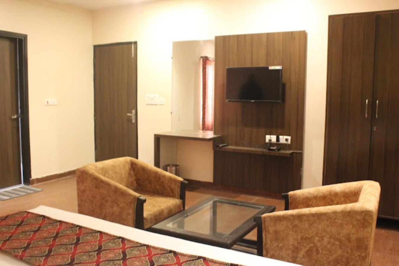 Hotel Gayatri Palace Лакхнау Екстер'єр фото