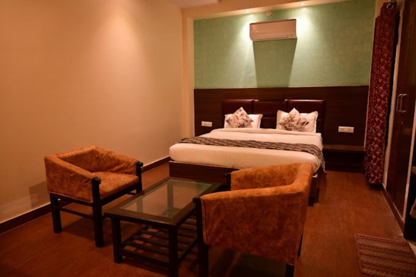 Hotel Gayatri Palace Лакхнау Екстер'єр фото
