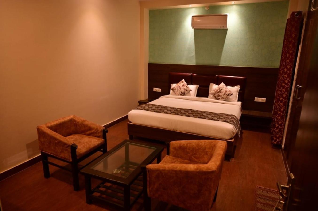 Hotel Gayatri Palace Лакхнау Екстер'єр фото