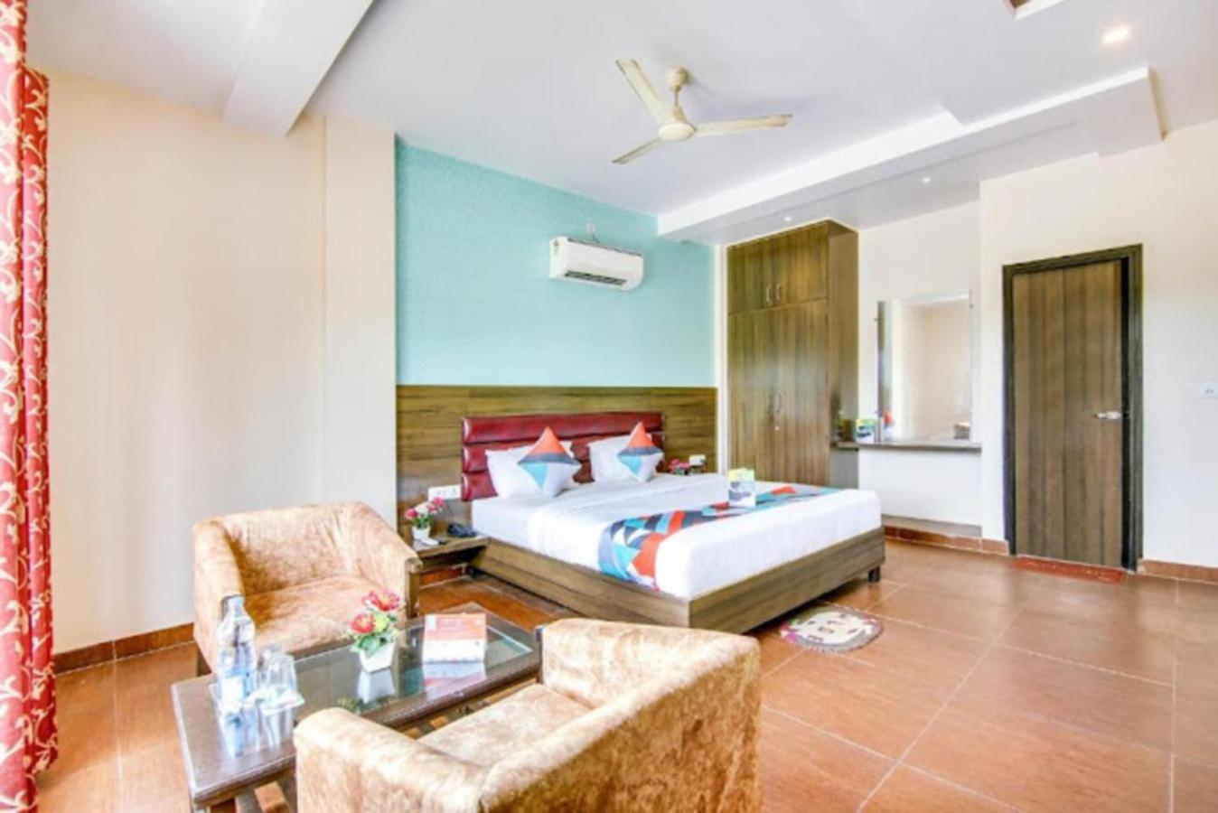 Hotel Gayatri Palace Лакхнау Екстер'єр фото